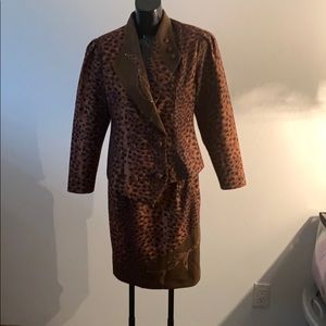 Two price Leopard print skirt suit set.